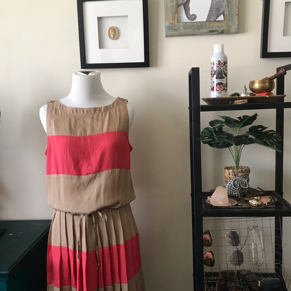 Beige with a pop of color pink!